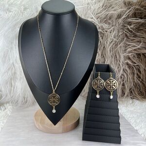 Beautiful Goldtone mother of pearl charm 3 piece Necklace & pierced earring set